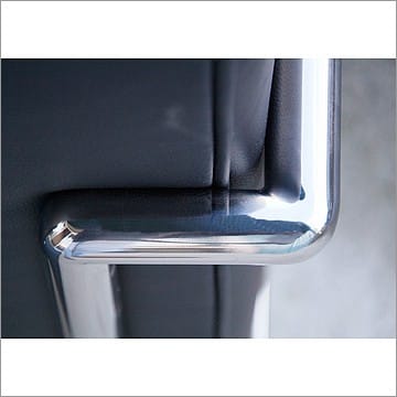 Le Corbusier - LC2 Petite Lounge Chair