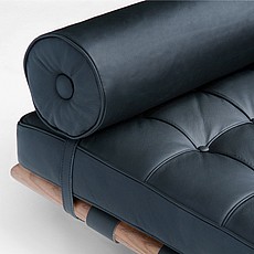 Mies van der Rohe: Exhibition Day Bed - Black Leather - Medium Walnut Hardwood