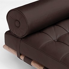 Mies van der Rohe: Exhibition Day Bed - Java Brown Leather - Medium Walnut Frame