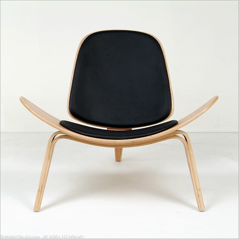 Standard Black Leather Hans Wegner Shell Chair Replica by